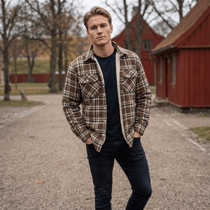 Ternet vinterjakke foret med blød teddyfleece og klaplommer på brystet