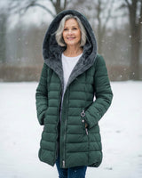 Alice foret vinterjakke i quiltet puffer-stil med hætte og lynlås