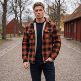Ternet vinterjakke foret med blød teddyfleece og klaplommer på brystet