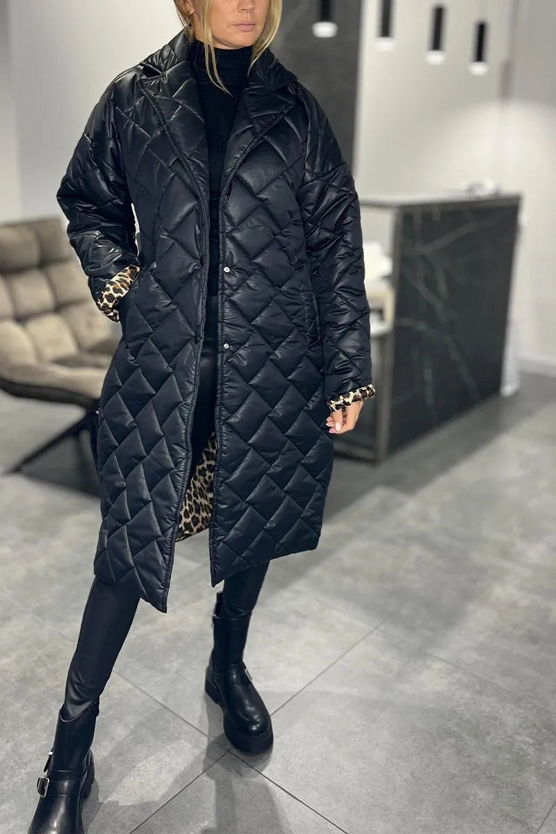 Camilla vendbar vatteret vinterfrakke med leopardmønster og dybe sidelommer