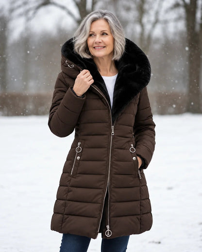 Alice foret vinterjakke i quiltet puffer-stil med hætte og lynlås