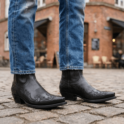 Spidse ankelhøje cowboystøvler med blokhæl og dekorative syninger
