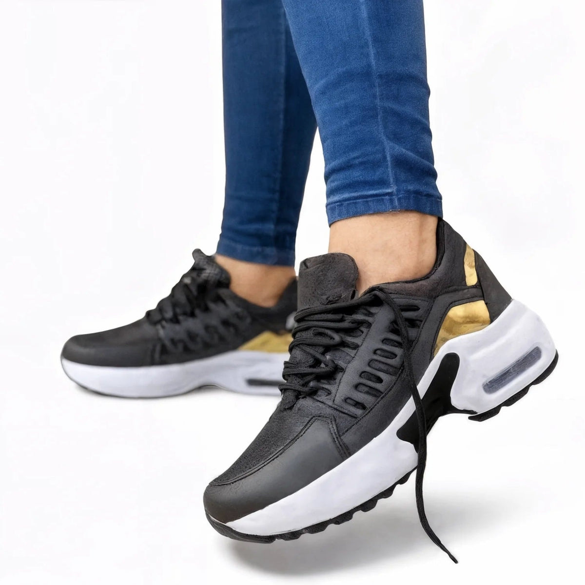 Ortopædiske sko i sneakerstil med mesh, snørebånd og tyk støddæmpende sål