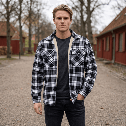 Ternet vinterjakke foret med blød teddyfleece og klaplommer på brystet