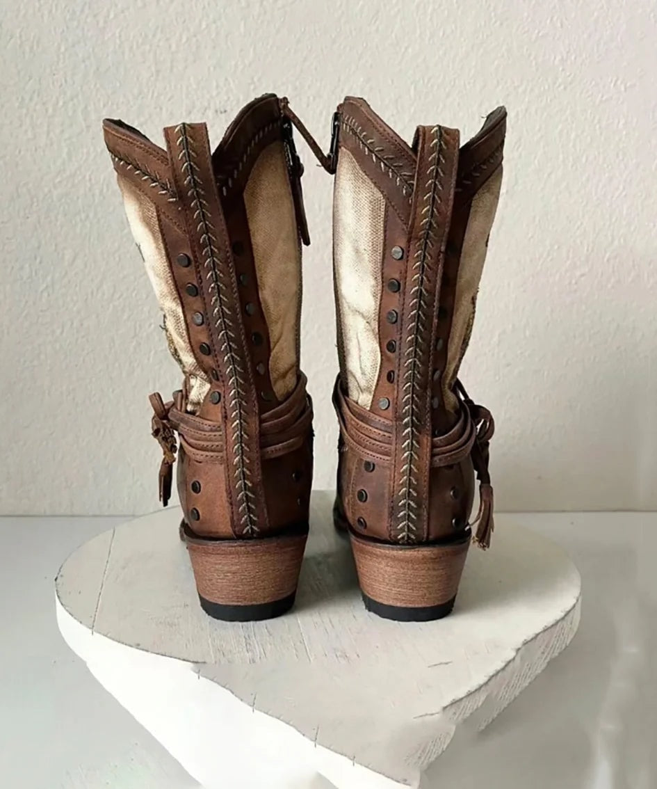 Korte vintage cowgirl-støvler med blomsterbroderi og lynlås i siden