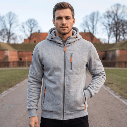 Sporty hoodie med gennemgående lynlås og justerbar hætte