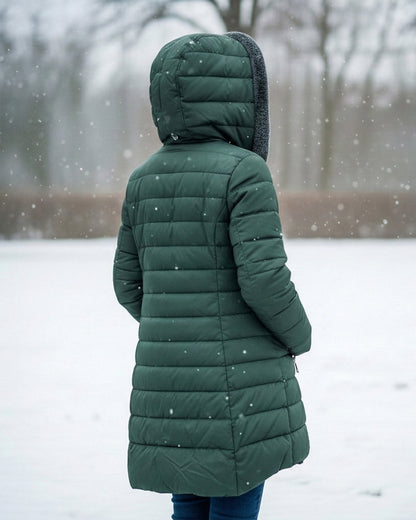 Alice foret vinterjakke i quiltet puffer-stil med hætte og lynlås