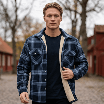 Ternet vinterjakke foret med blød teddyfleece og klaplommer på brystet