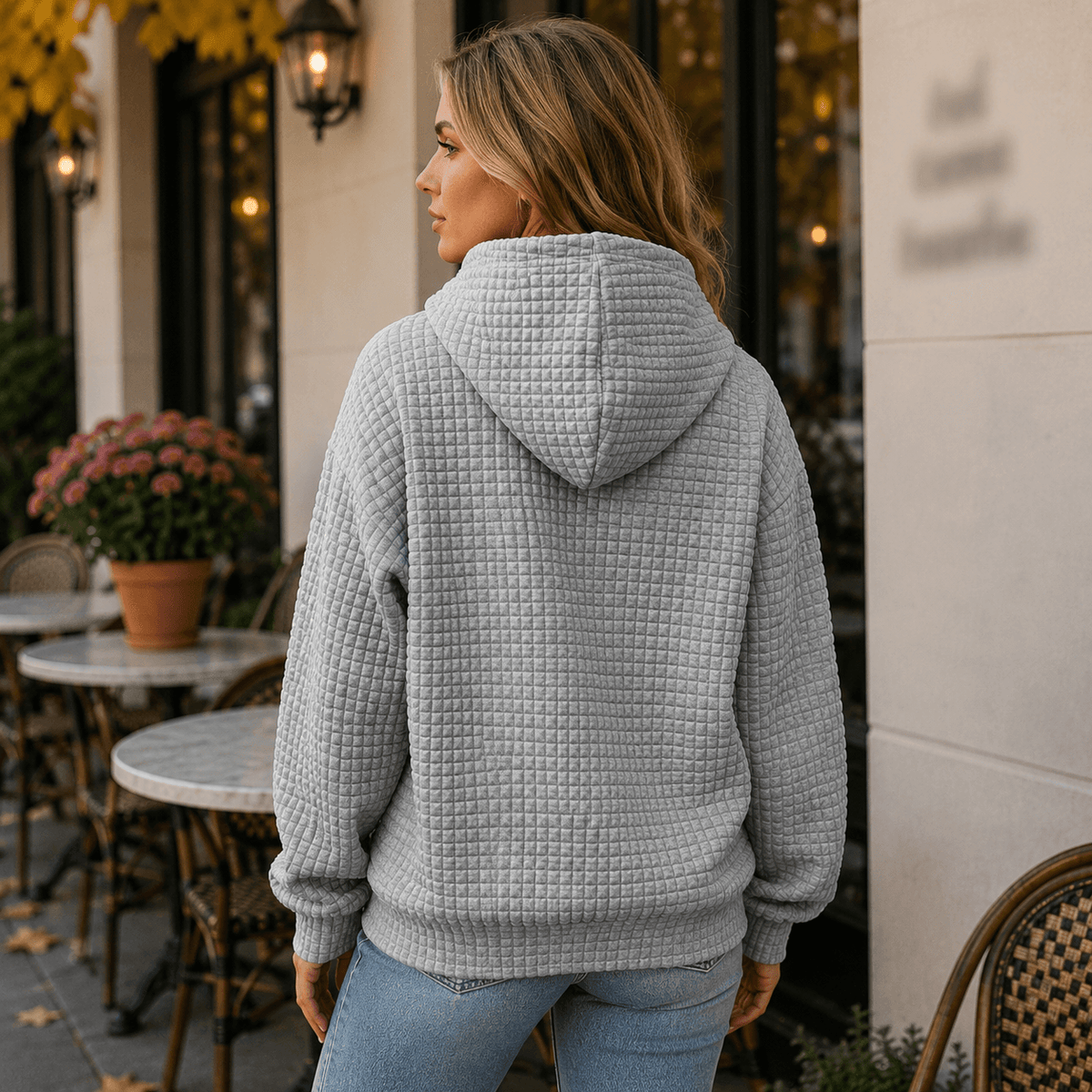 Struktureret hoodie med justerbar hætte og rummelig kængurulomme