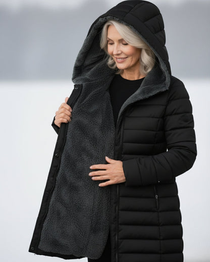 Alice foret vinterjakke i quiltet puffer-stil med hætte og lynlås